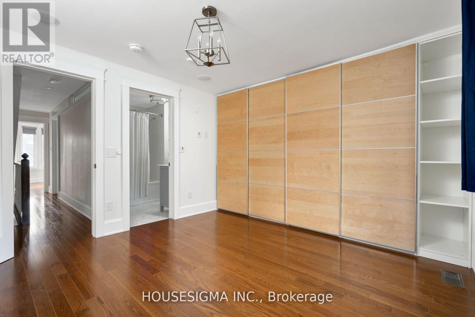 Upper - 334 Riverdale Avenue, Toronto, Ontario  M4J 1A2 - Photo 11 - E12559258