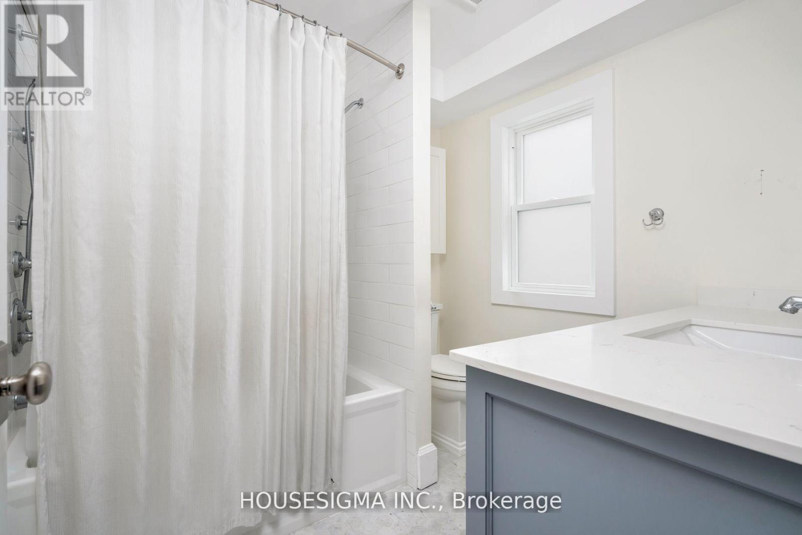 Upper - 334 Riverdale Avenue, Toronto, Ontario  M4J 1A2 - Photo 12 - E12559258