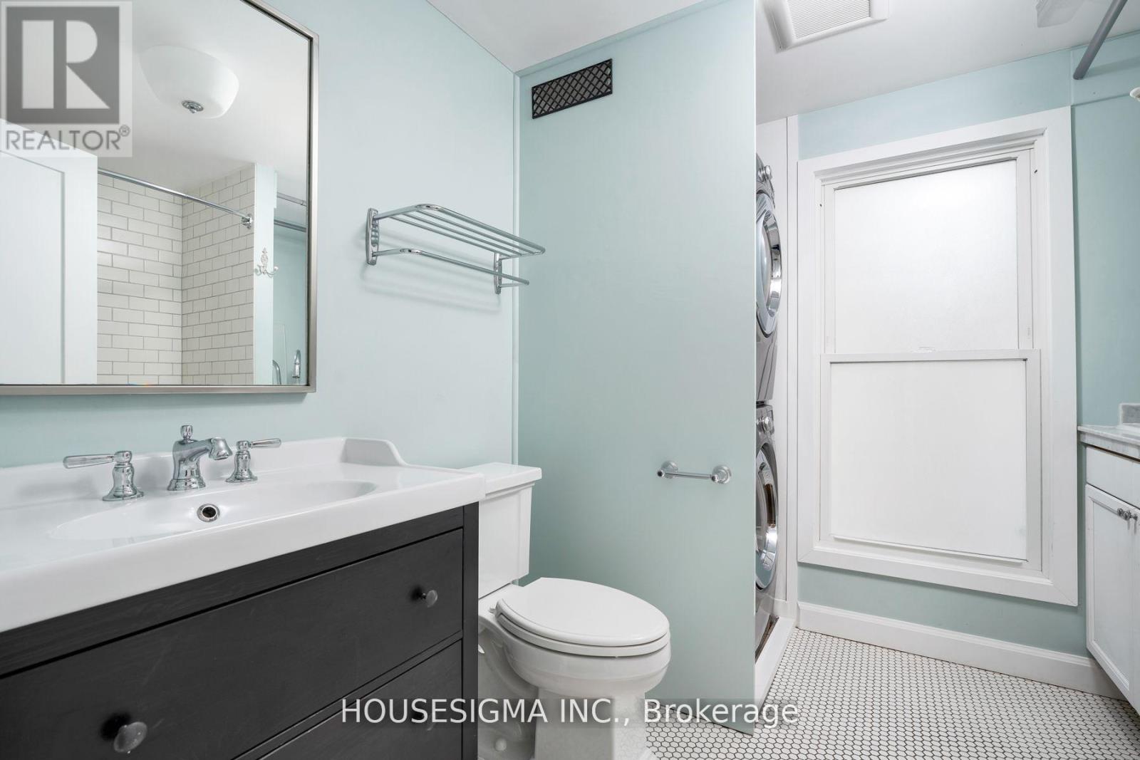 Upper - 334 Riverdale Avenue, Toronto, Ontario  M4J 1A2 - Photo 13 - E12559258