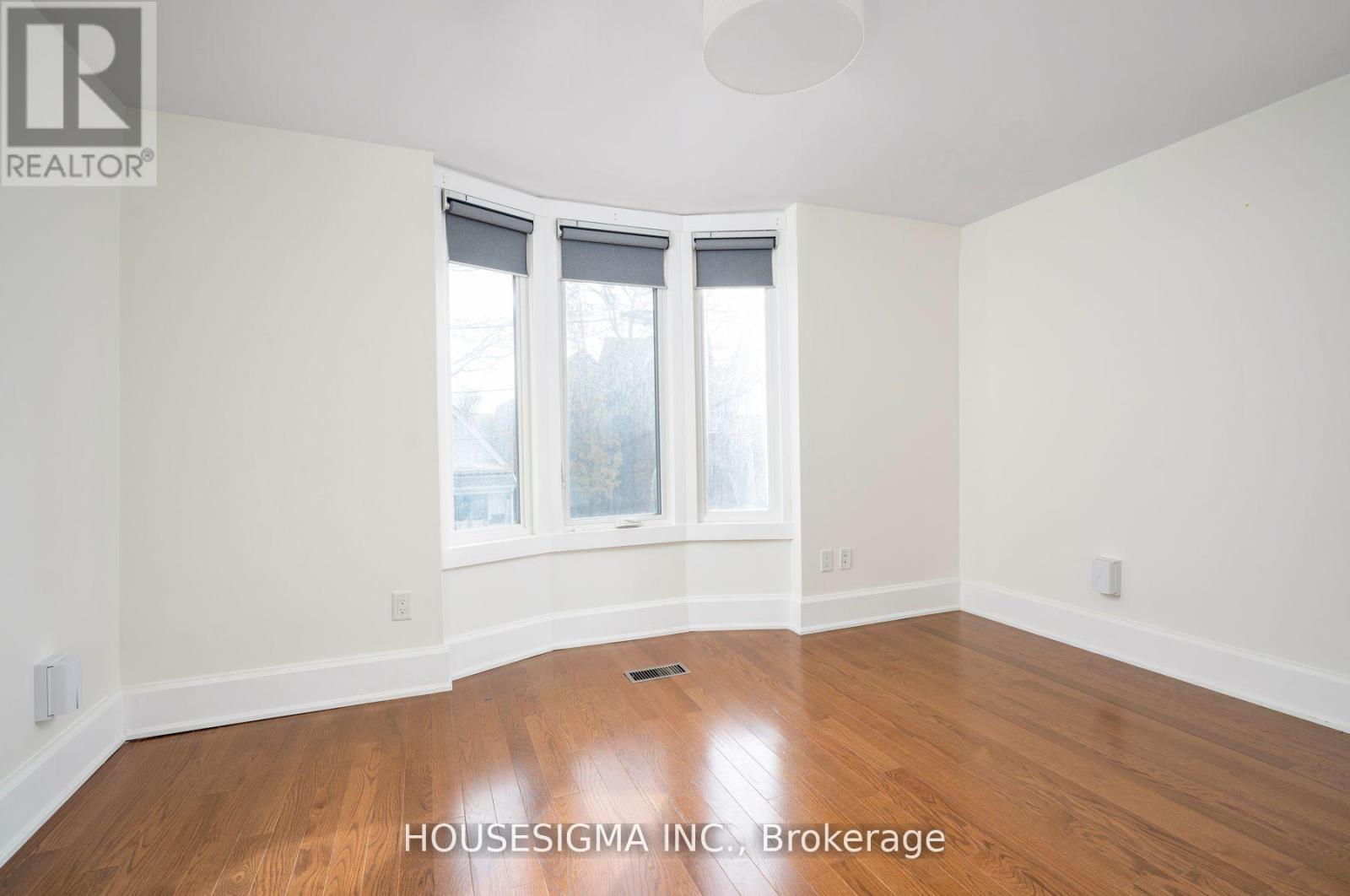 Upper - 334 Riverdale Avenue, Toronto, Ontario  M4J 1A2 - Photo 15 - E12559258