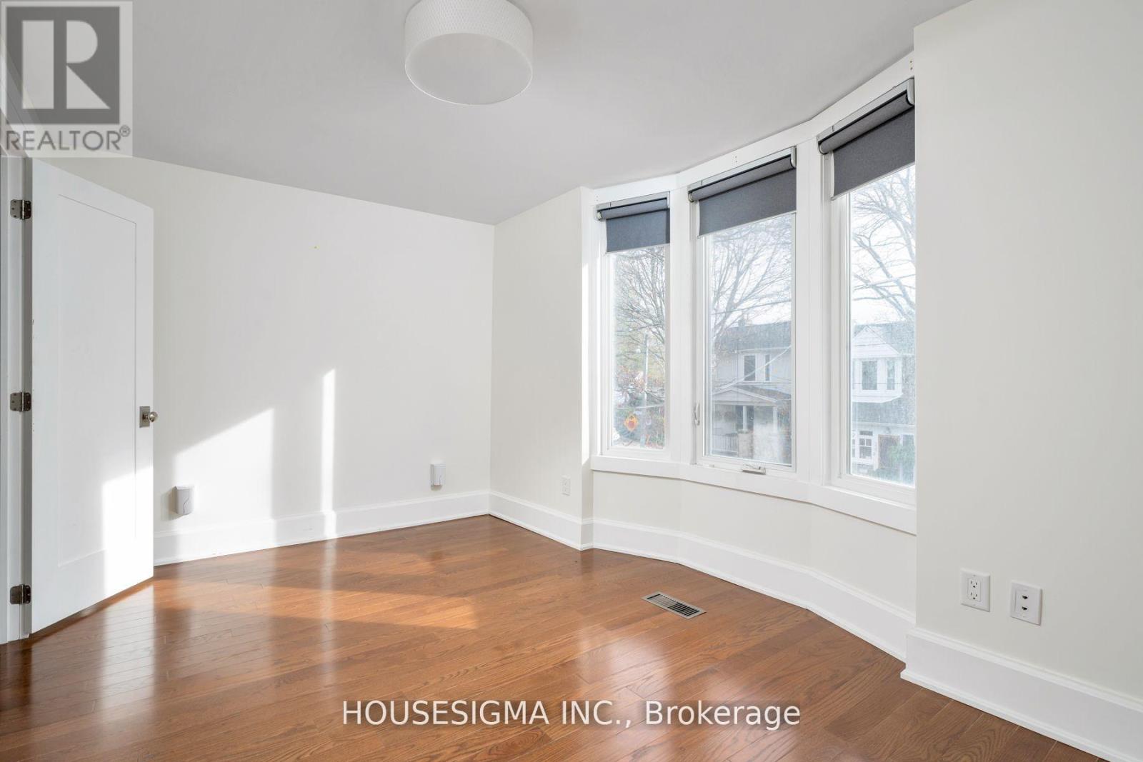 Upper - 334 Riverdale Avenue, Toronto, Ontario  M4J 1A2 - Photo 16 - E12559258