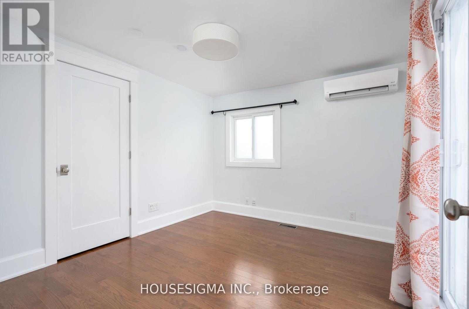 Upper - 334 Riverdale Avenue, Toronto, Ontario  M4J 1A2 - Photo 17 - E12559258