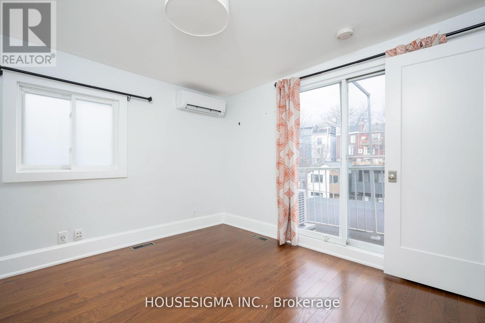 Upper - 334 Riverdale Avenue, Toronto, Ontario  M4J 1A2 - Photo 18 - E12559258