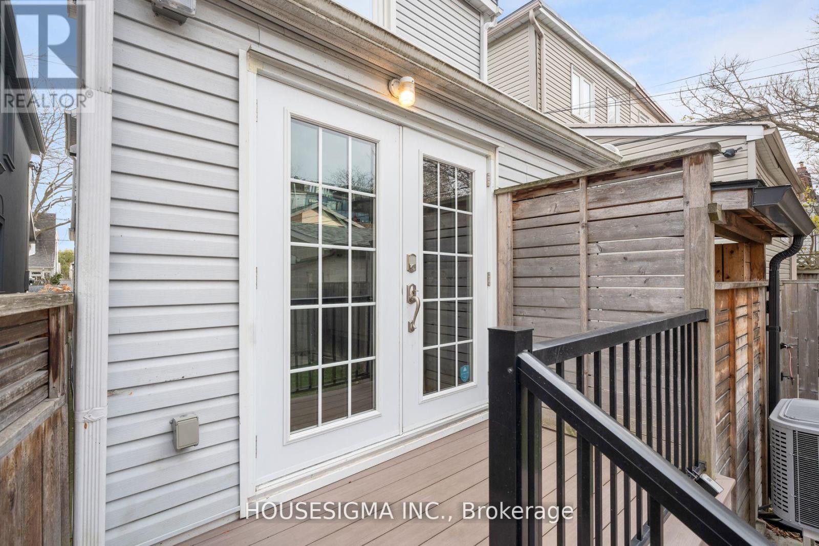 Upper - 334 Riverdale Avenue, Toronto, Ontario  M4J 1A2 - Photo 21 - E12559258