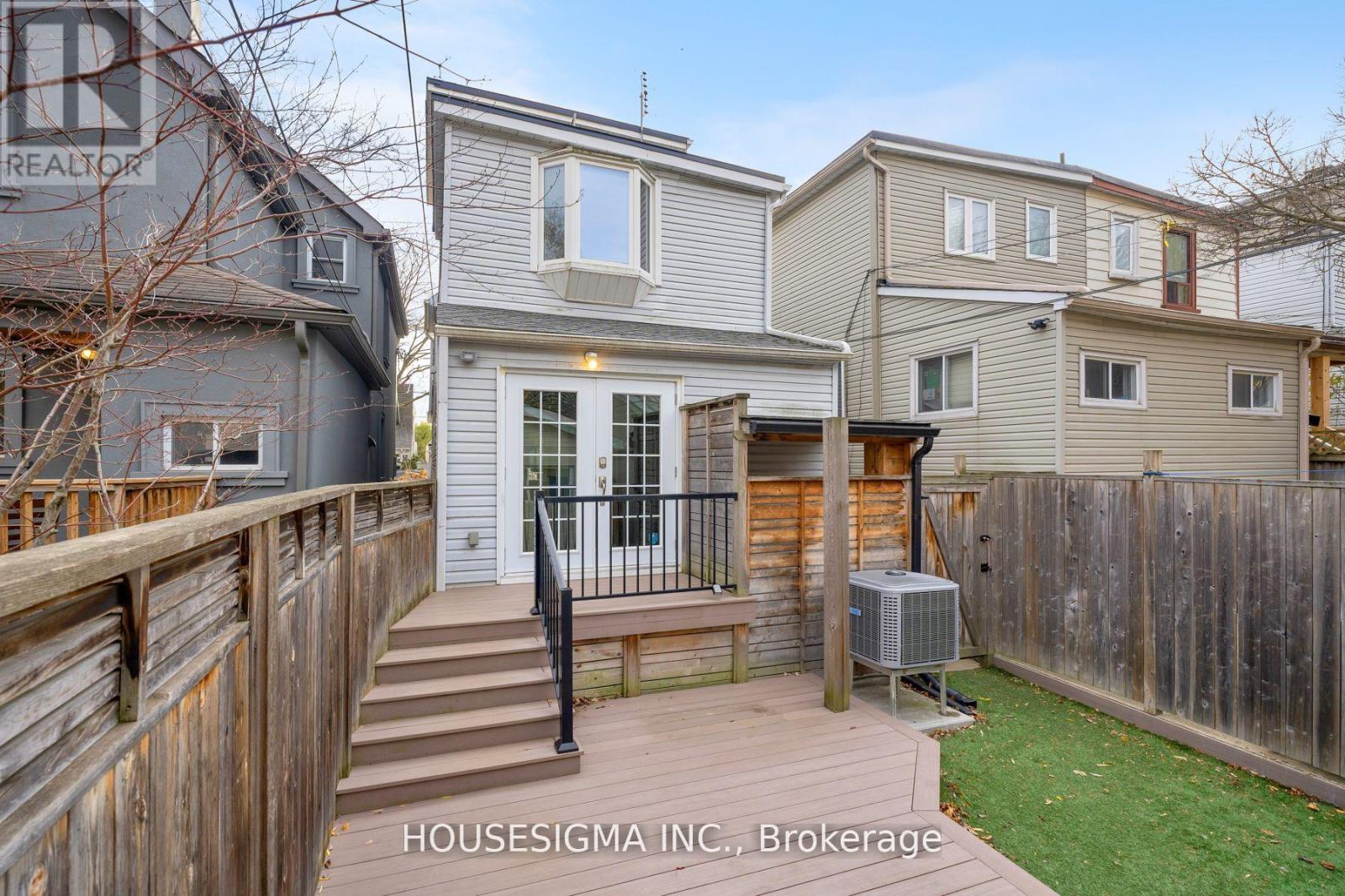 Upper - 334 Riverdale Avenue, Toronto, Ontario  M4J 1A2 - Photo 22 - E12559258