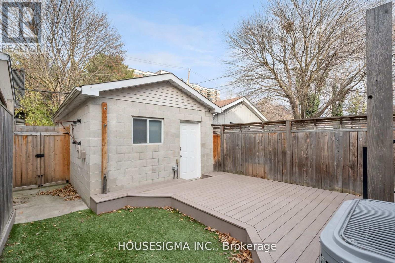 Upper - 334 Riverdale Avenue, Toronto, Ontario  M4J 1A2 - Photo 24 - E12559258