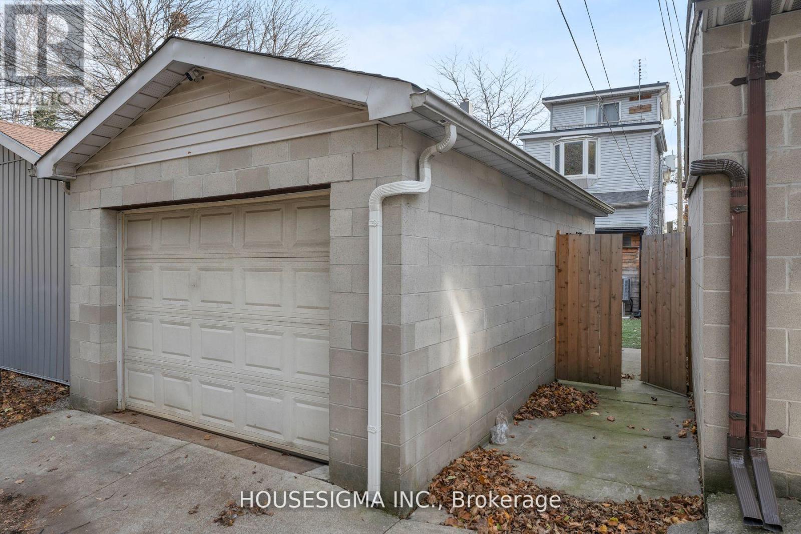 Upper - 334 Riverdale Avenue, Toronto, Ontario  M4J 1A2 - Photo 25 - E12559258