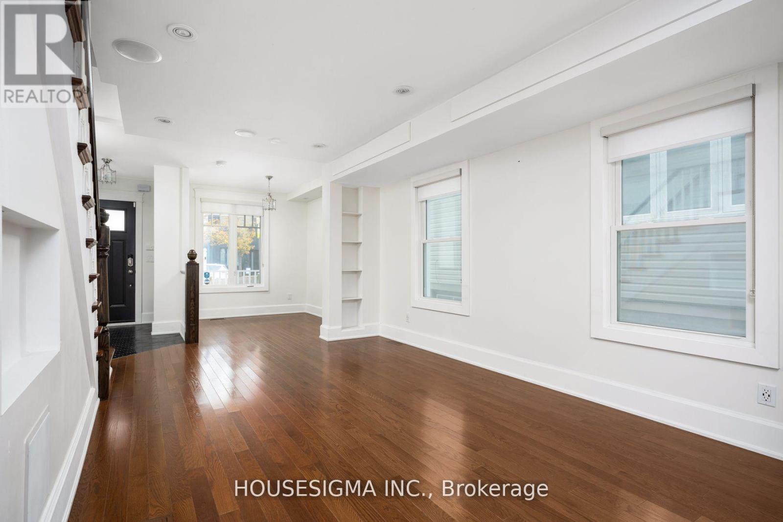 Upper - 334 Riverdale Avenue, Toronto, Ontario  M4J 1A2 - Photo 4 - E12559258