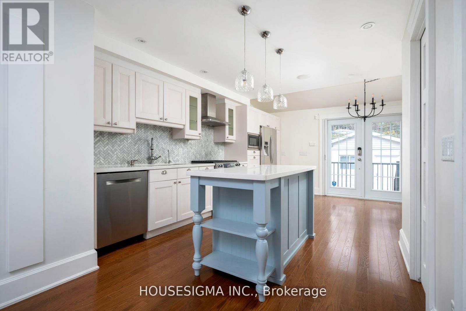 Upper - 334 Riverdale Avenue, Toronto, Ontario  M4J 1A2 - Photo 7 - E12559258