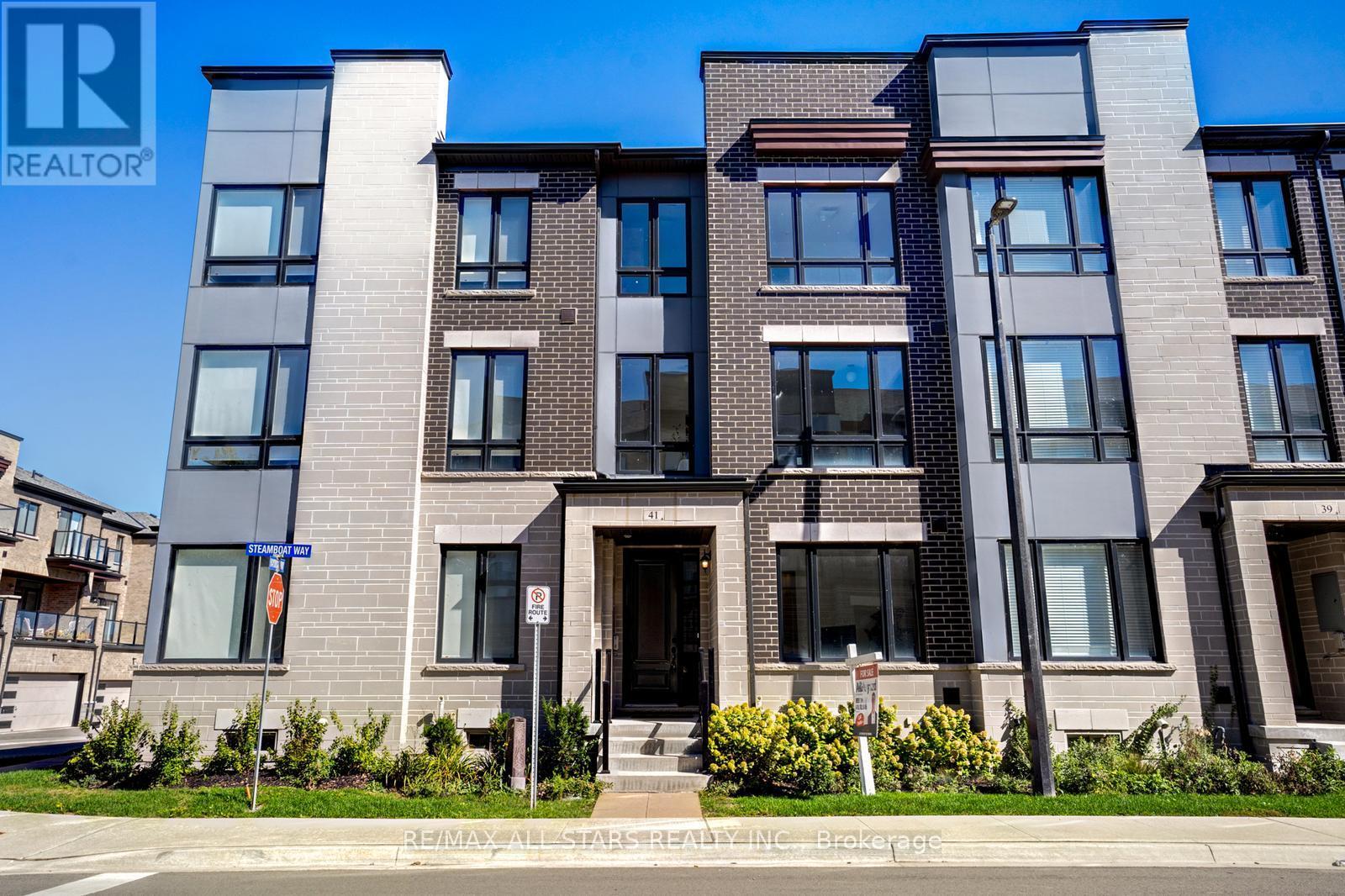 41 STEAMBOAT WAY, Whitby, Ontario