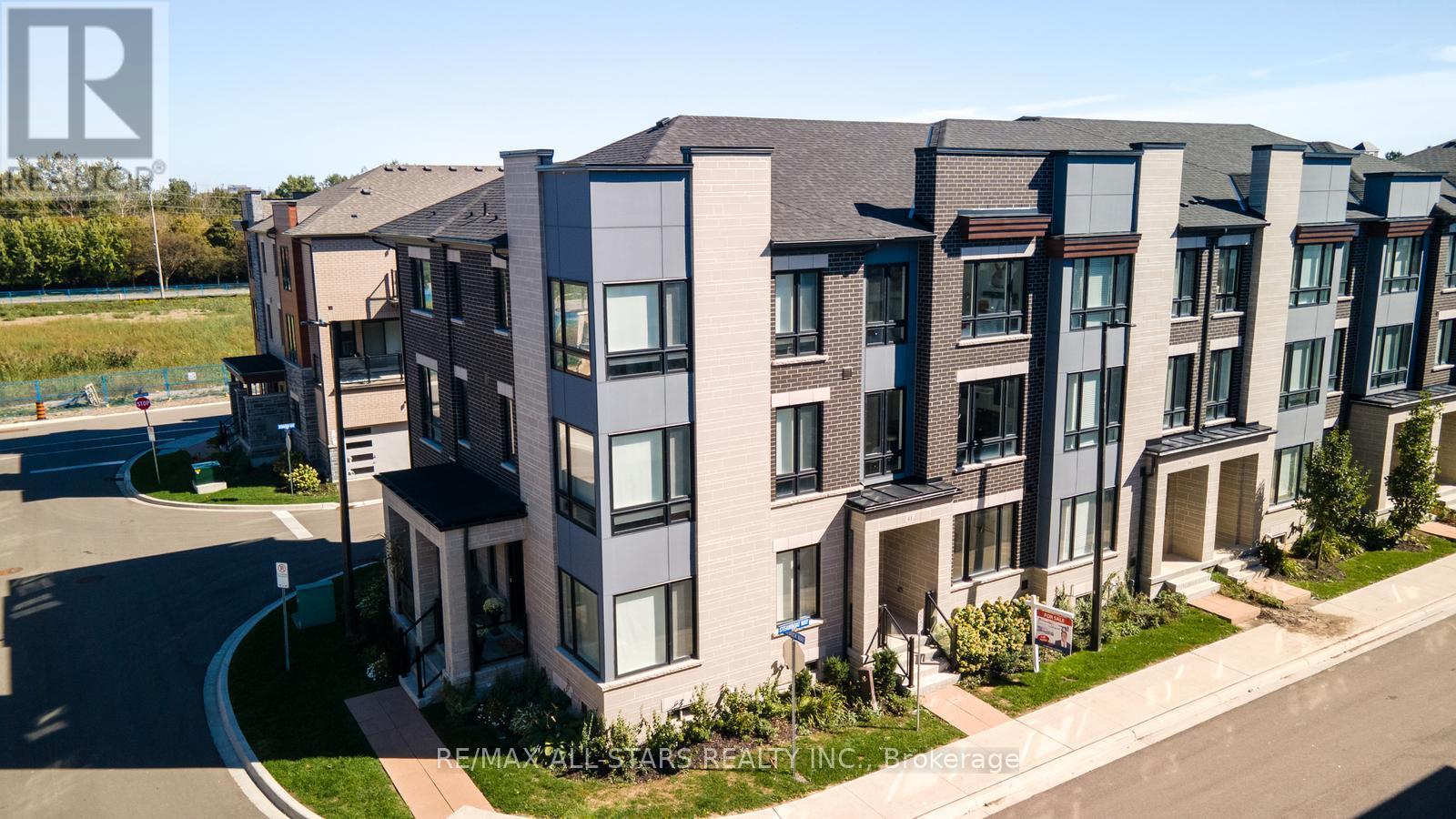 41 Steamboat Way, Whitby, Ontario  L1N 0M6 - Photo 2 - E12559274