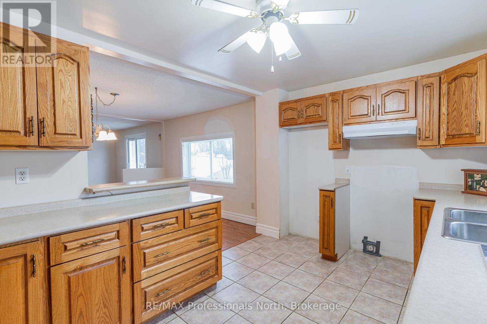 646 Mountain Street, Dysart Et Al (Dysart), Ontario  K0M 1S0 - Photo 7 - X12555136