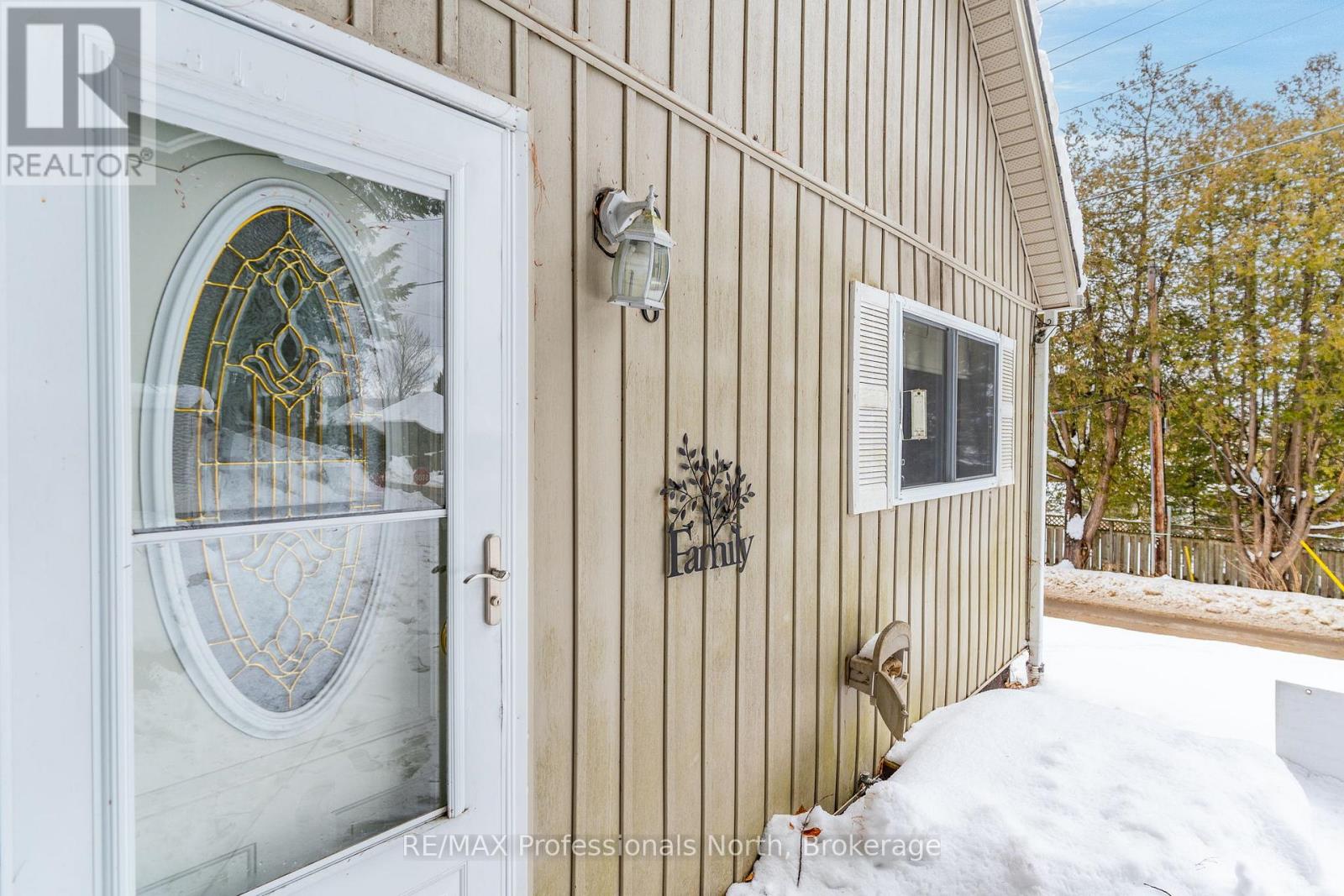 646 Mountain Street, Dysart Et Al (Dysart), Ontario  K0M 1S0 - Photo 5 - X12555136