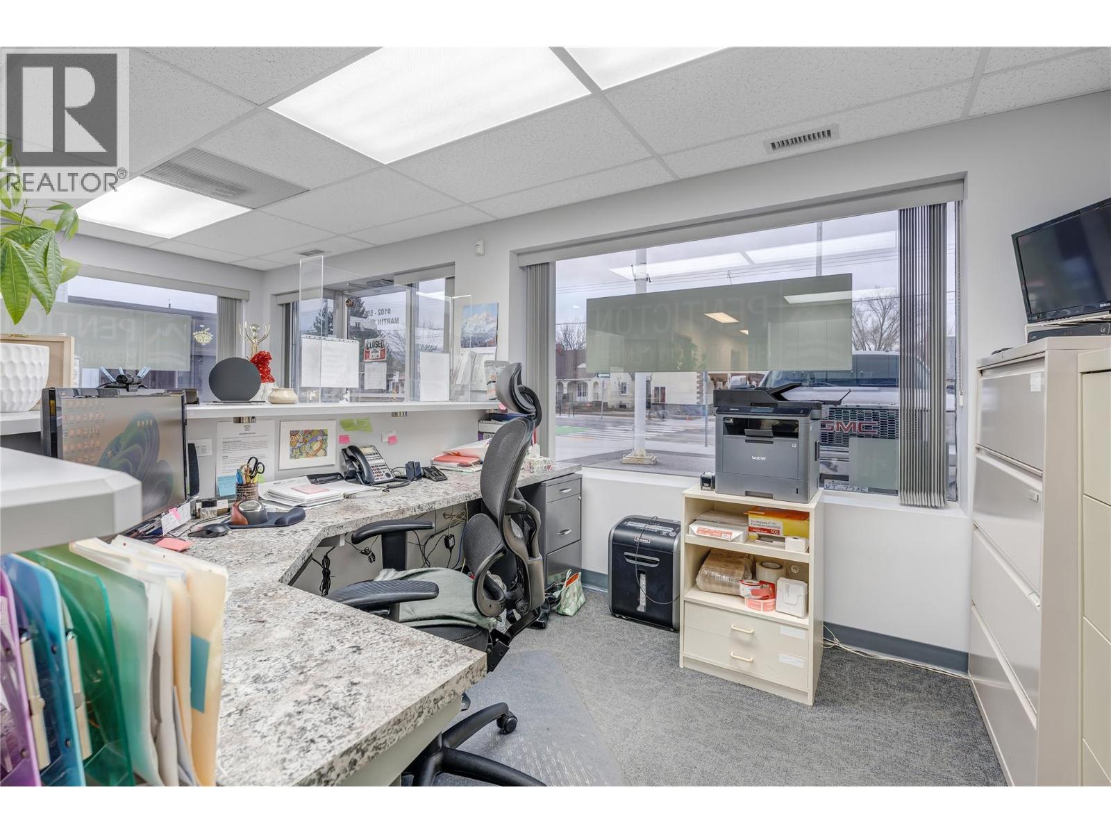 596 Martin Street, Penticton, British Columbia  V2A 5L4 - Photo 4 - 10369606