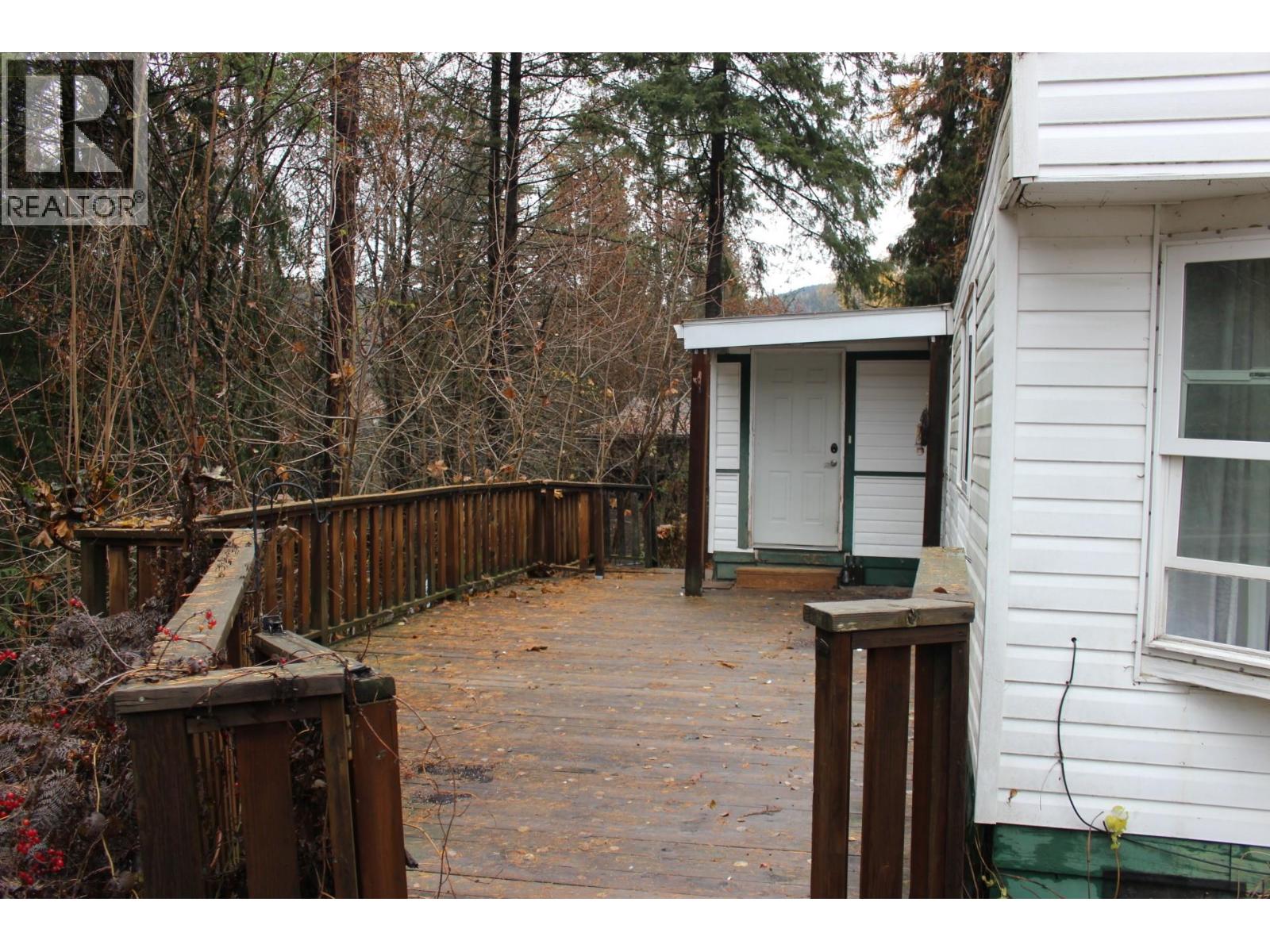 127 Mill Road, Fruitvale, British Columbia  V0G 1L0 - Photo 4 - 10369512