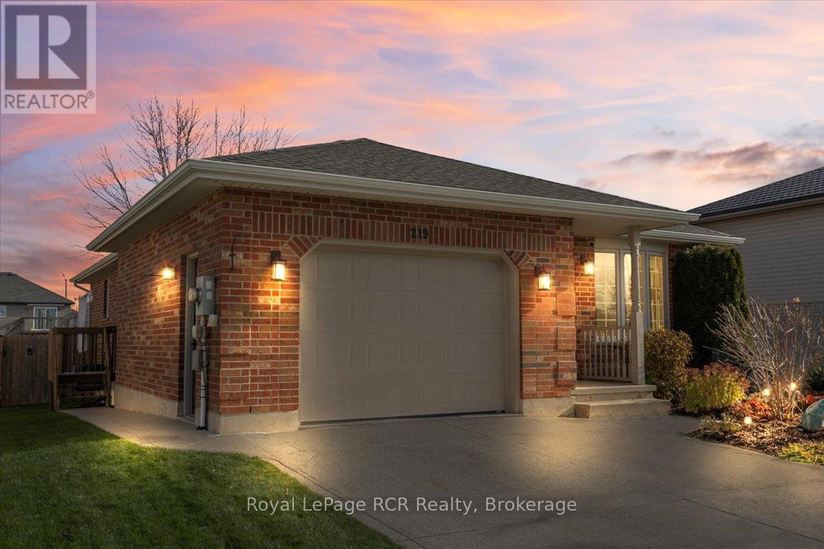 219 16th Avenue Crescent, Hanover, Ontario  N4N 3V3 - Photo 34 - X12559394