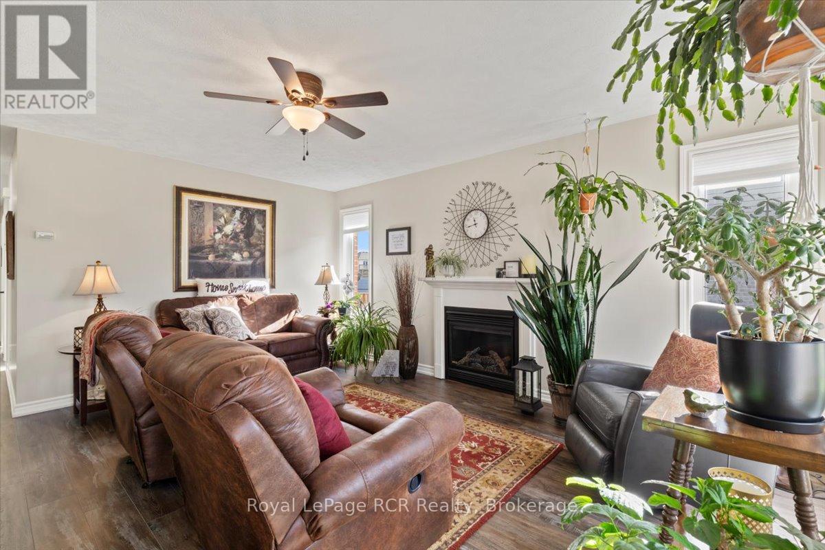 219 16th Avenue Crescent, Hanover, Ontario  N4N 3V3 - Photo 4 - X12559394