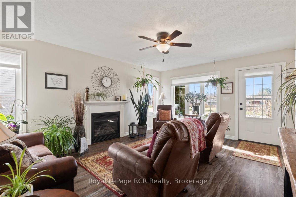 219 16th Avenue Crescent, Hanover, Ontario  N4N 3V3 - Photo 5 - X12559394