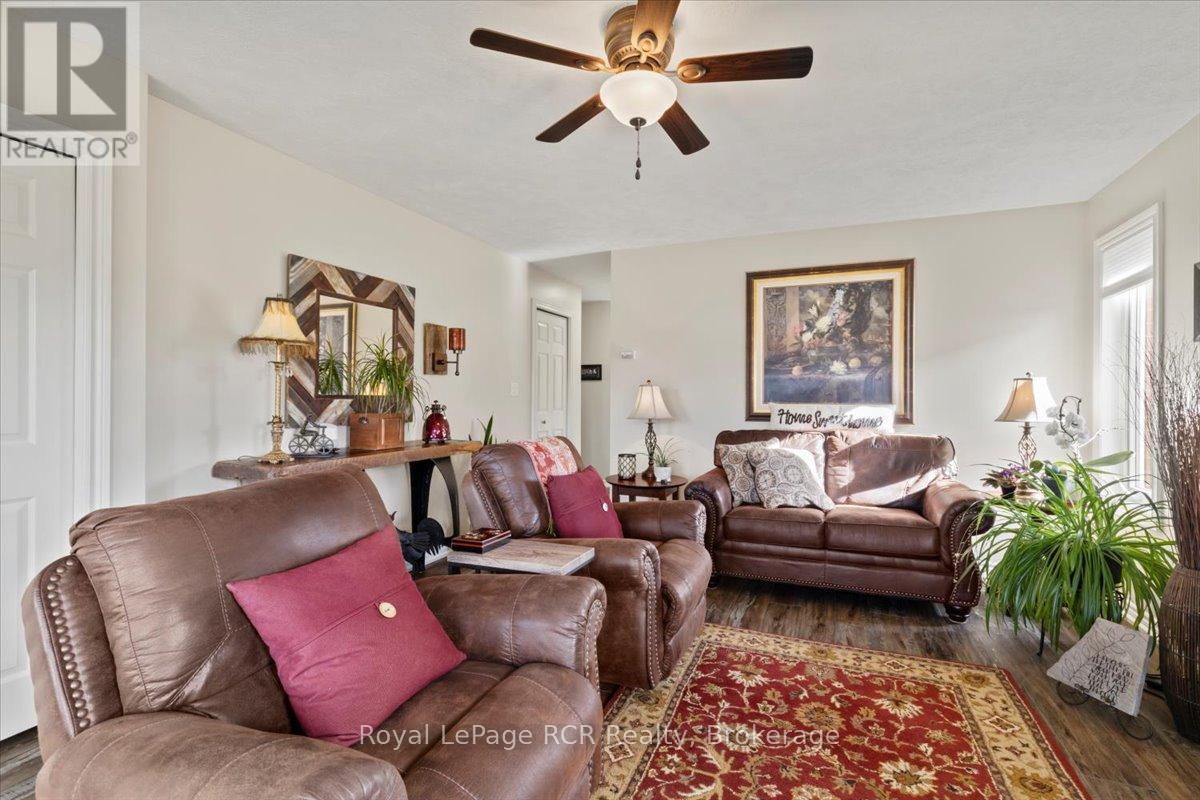 219 16th Avenue Crescent, Hanover, Ontario  N4N 3V3 - Photo 6 - X12559394