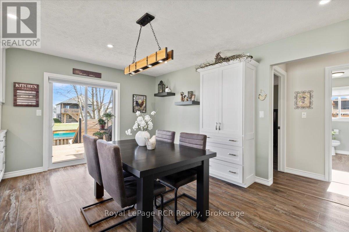 219 16th Avenue Crescent, Hanover, Ontario  N4N 3V3 - Photo 9 - X12559394