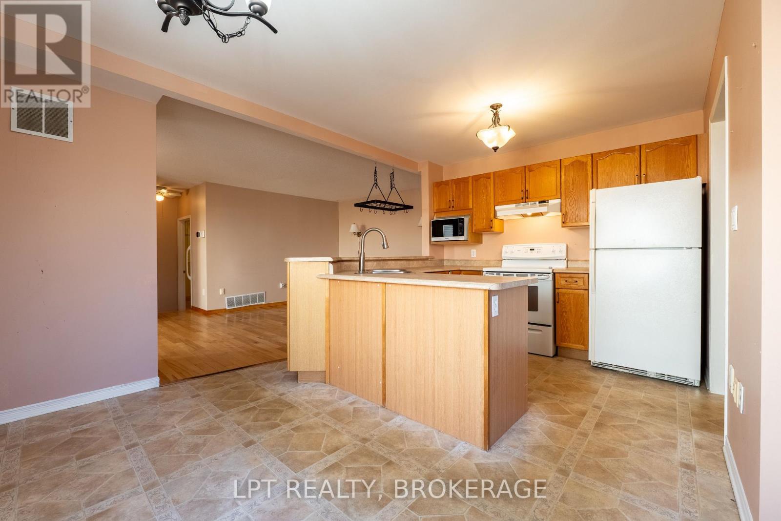 1049 Waterbury Crescent, Kingston, Ontario  K7M 8V4 - Photo 11 - X12559492