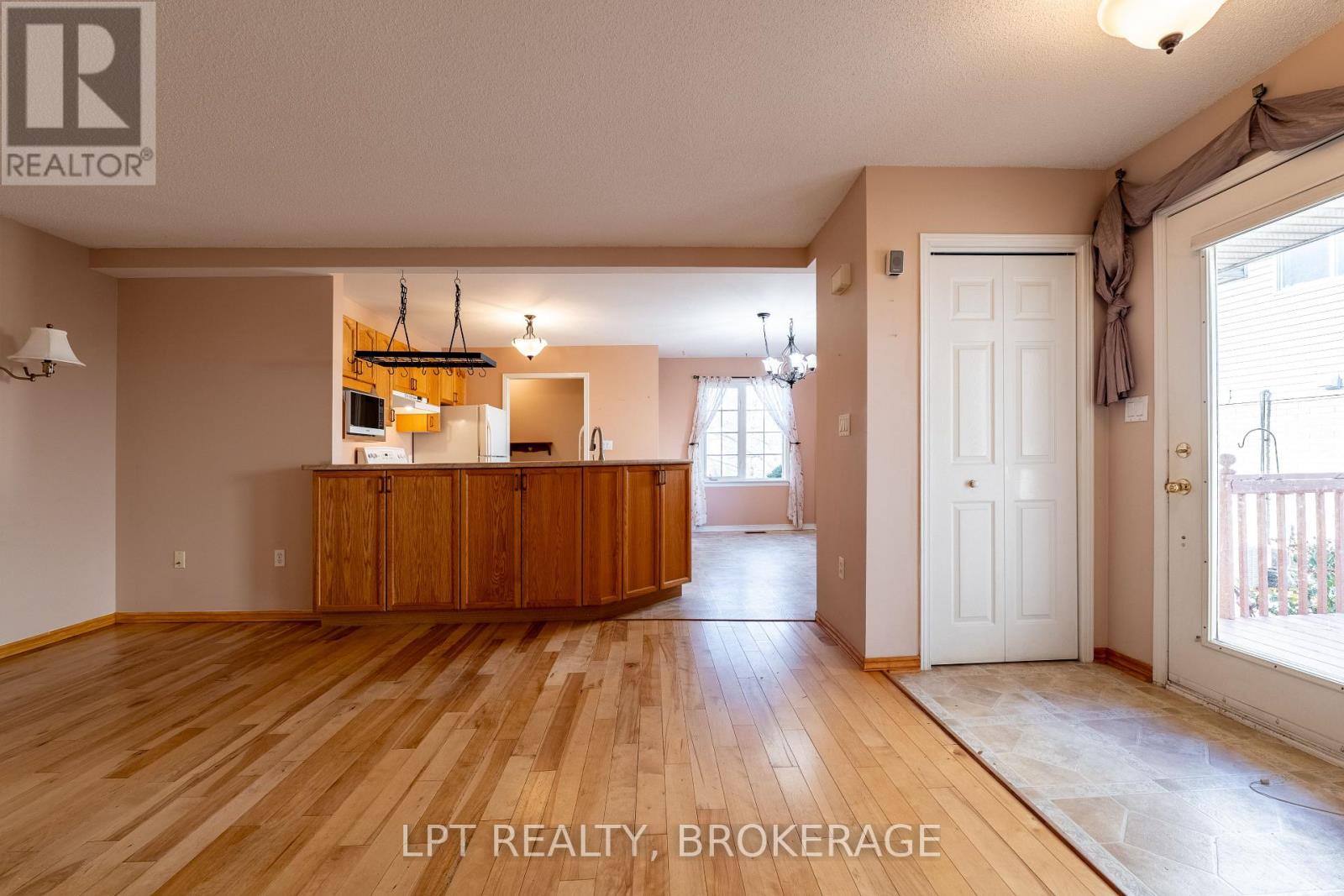 1049 Waterbury Crescent, Kingston, Ontario  K7M 8V4 - Photo 12 - X12559492