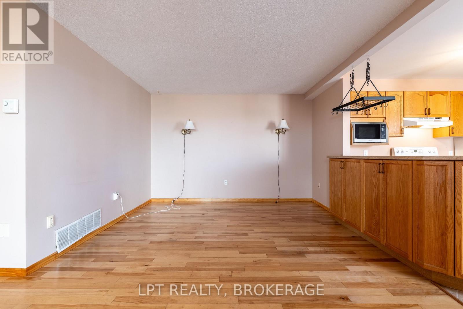 1049 Waterbury Crescent, Kingston, Ontario  K7M 8V4 - Photo 13 - X12559492