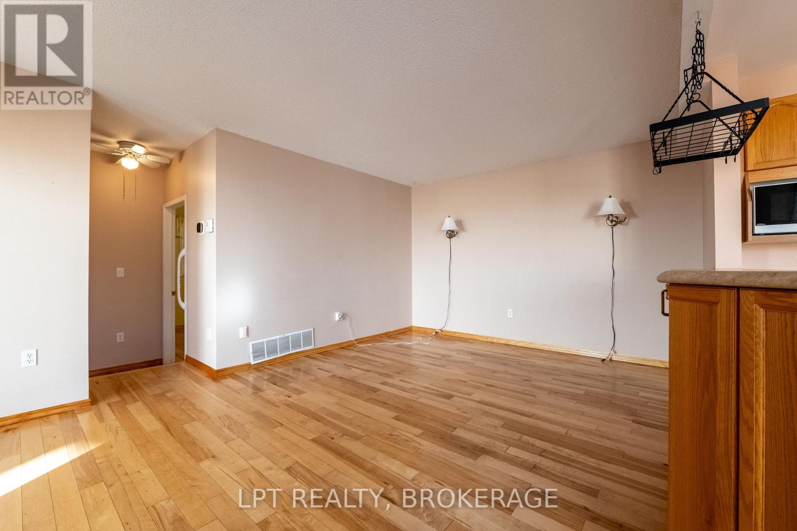 1049 Waterbury Crescent, Kingston, Ontario  K7M 8V4 - Photo 14 - X12559492