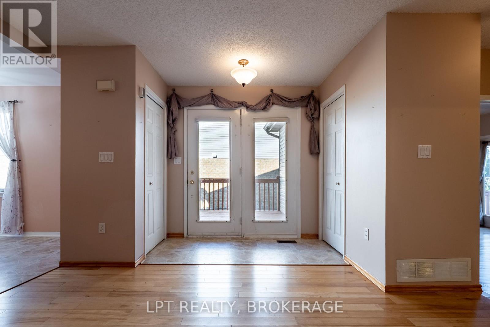 1049 Waterbury Crescent, Kingston, Ontario  K7M 8V4 - Photo 6 - X12559492