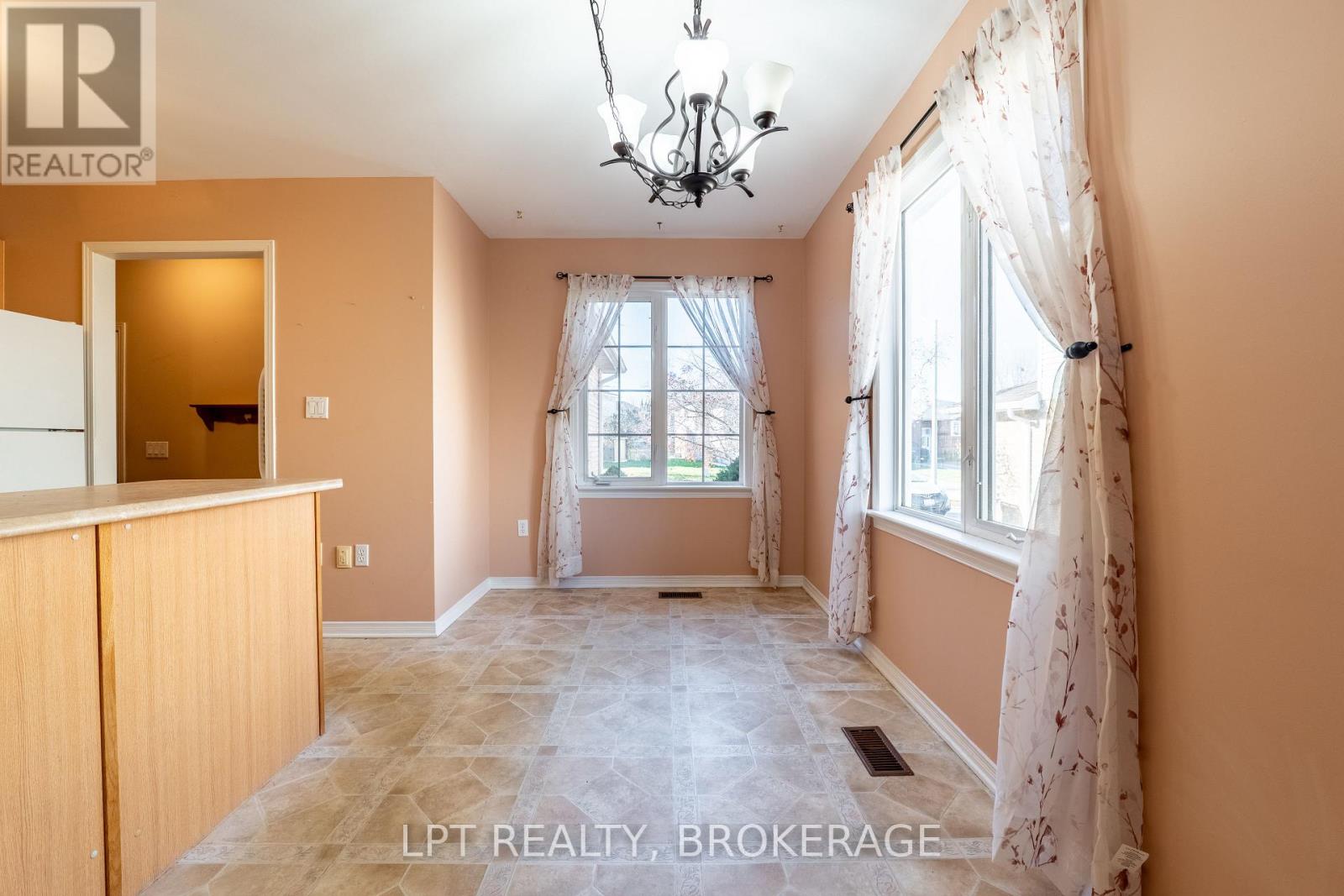 1049 Waterbury Crescent, Kingston, Ontario  K7M 8V4 - Photo 7 - X12559492