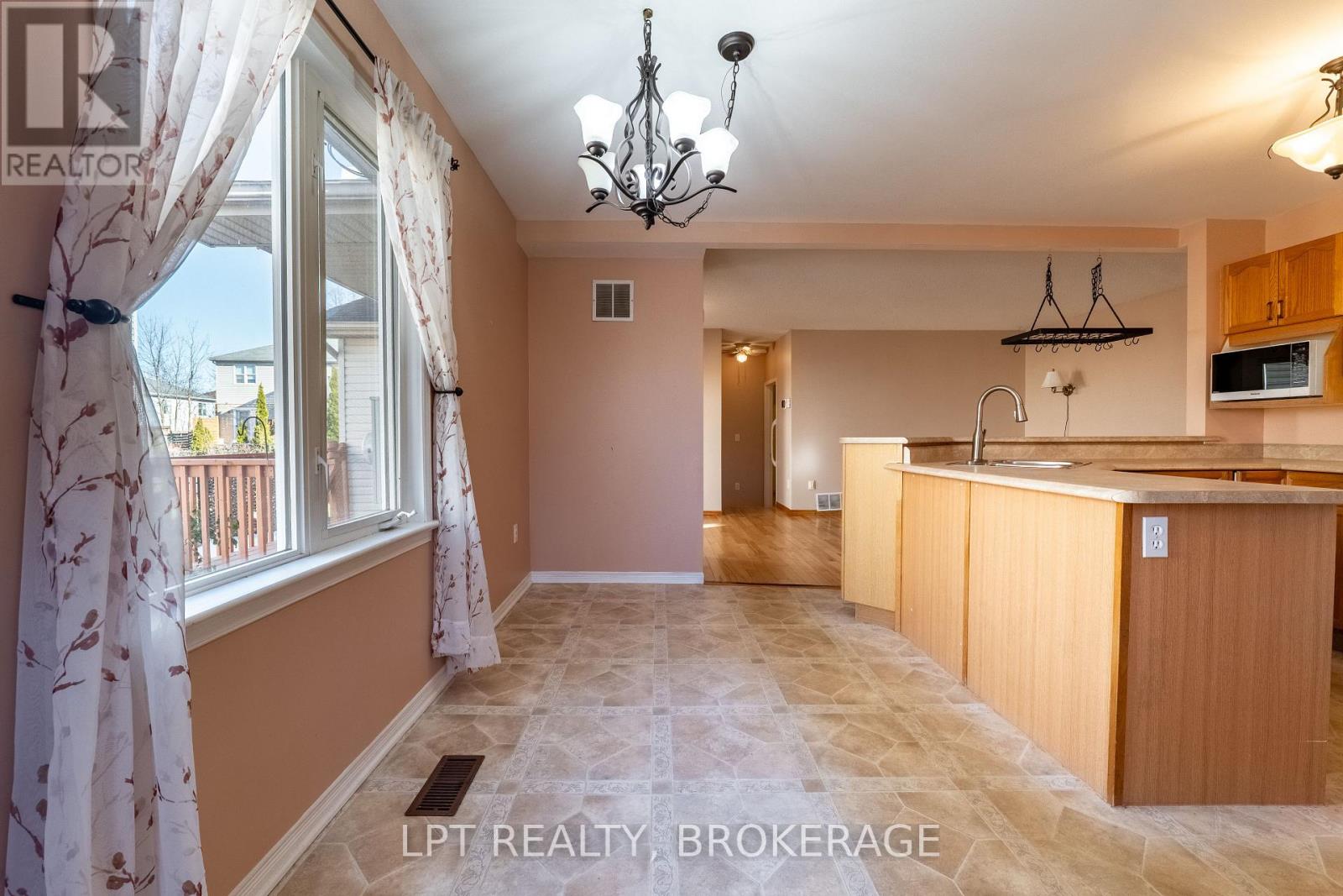 1049 Waterbury Crescent, Kingston, Ontario  K7M 8V4 - Photo 8 - X12559492