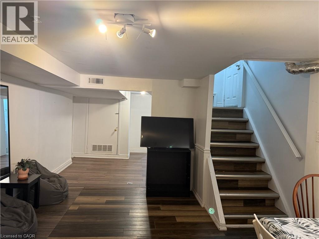 8 Myrtle Avenue Unit# Lower, St. Catharines, Ontario  L2M 5W1 - Photo 3 - 40789008