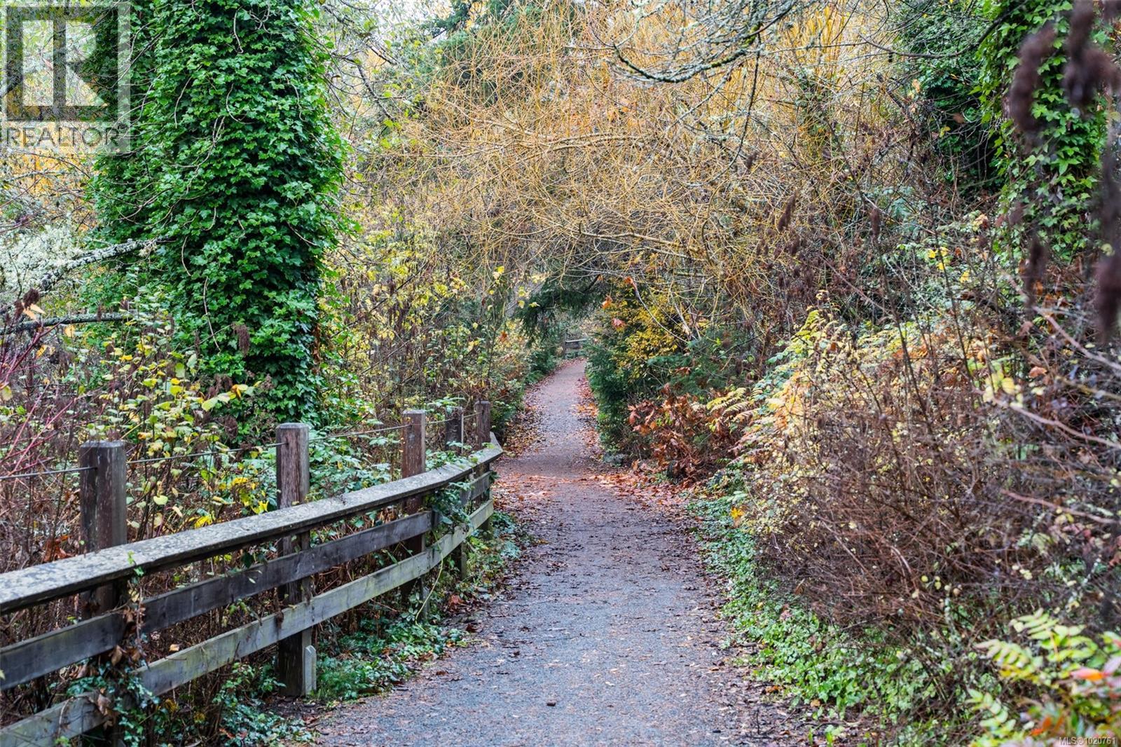 768 Lindsay St, Saanich, British Columbia  V8Z 3E1 - Photo 14 - 1020761