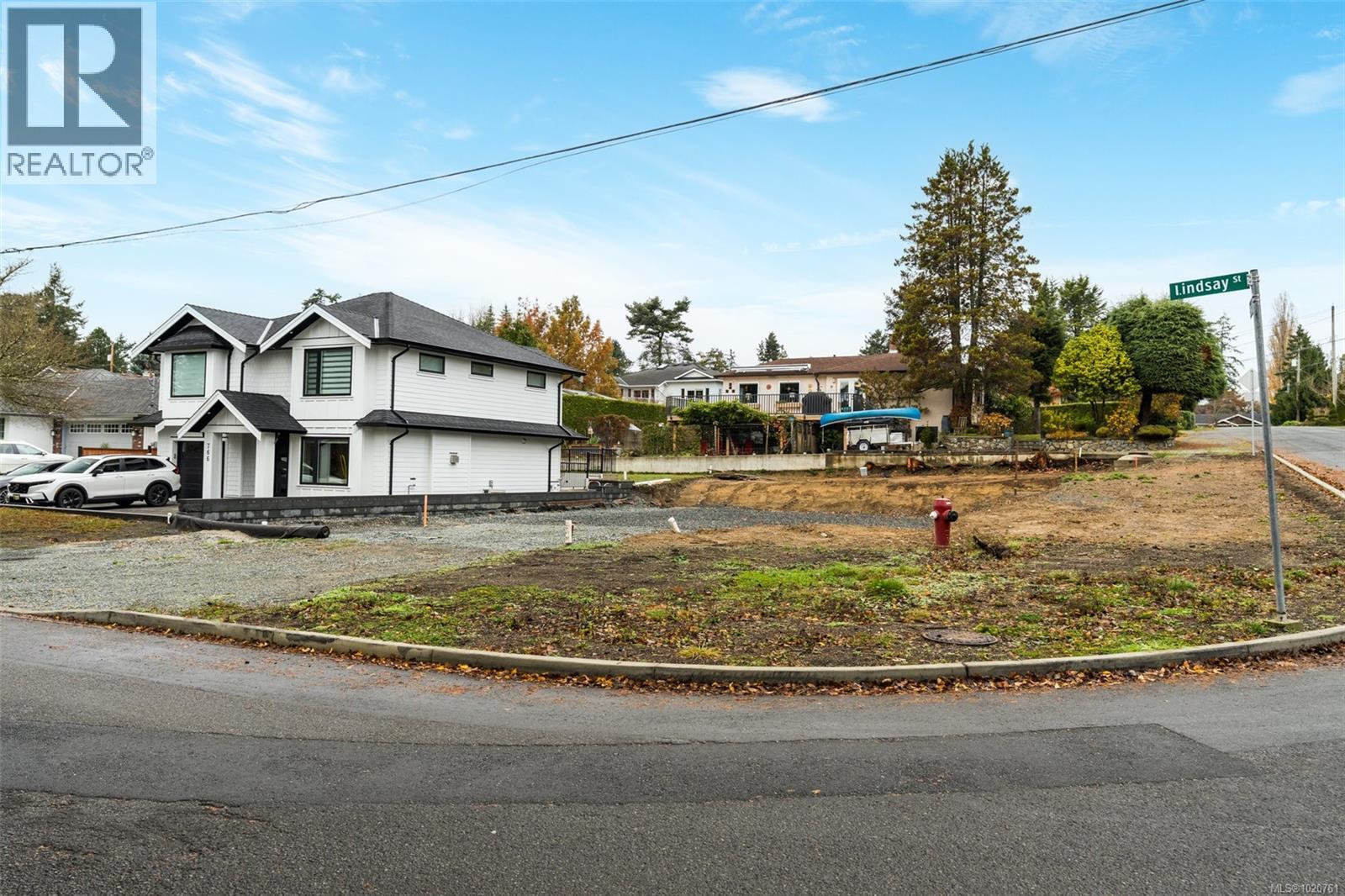 768 Lindsay St, Saanich, British Columbia  V8Z 3E1 - Photo 3 - 1020761