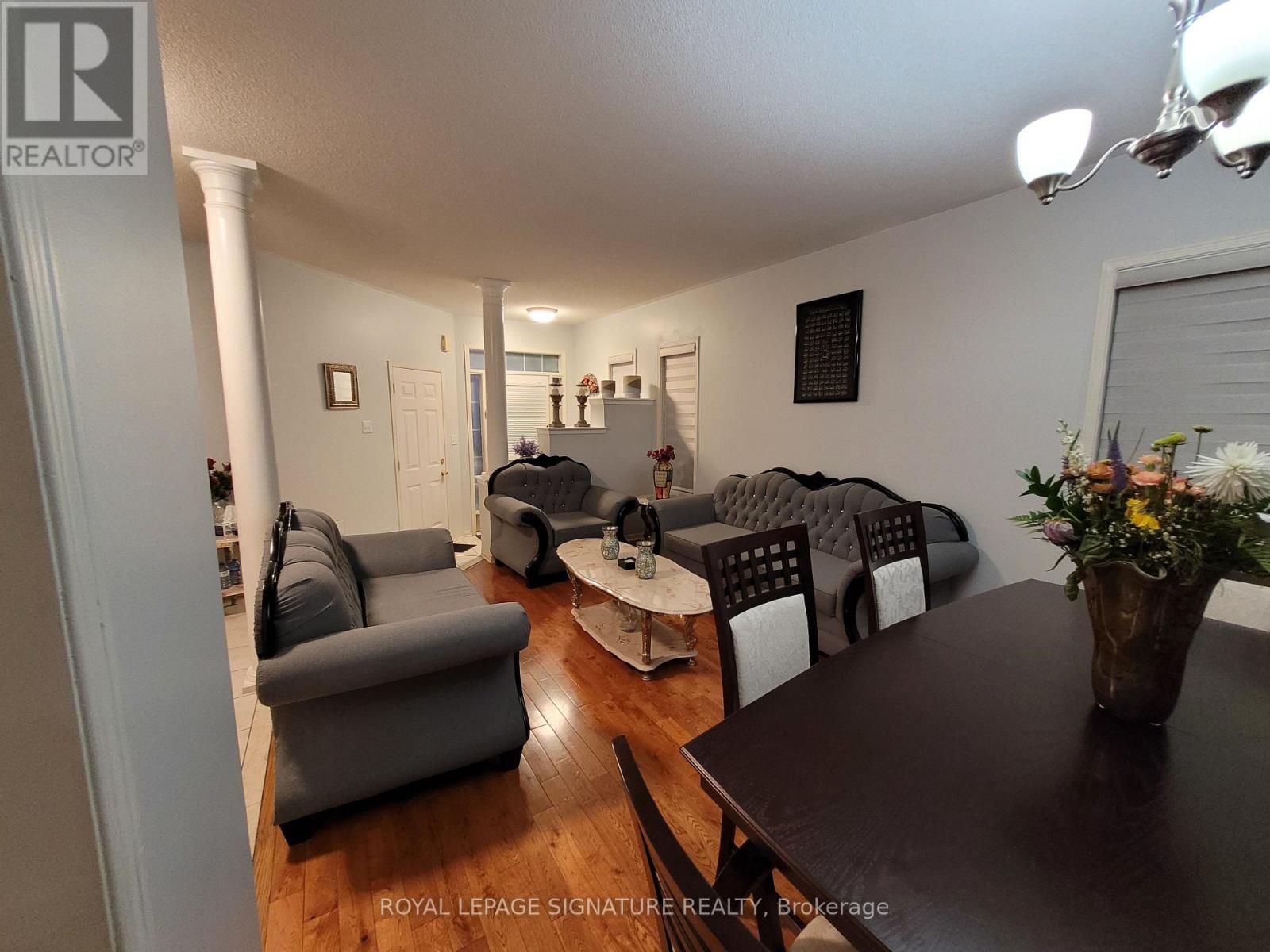 1082 Galesway Boulevard, Mississauga, Ontario  L5V 2T6 - Photo 3 - W12558794