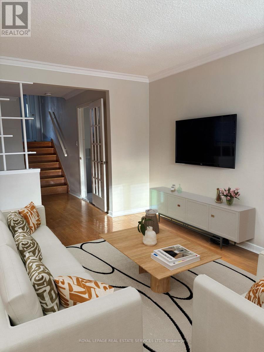 1189 Alexandra Avenue, Mississauga, Ontario  L5E 2A4 - Photo 11 - W12559266