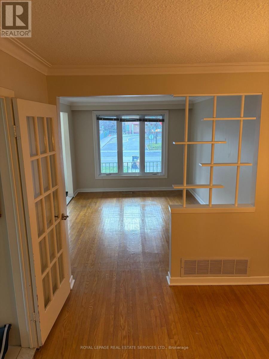 1189 Alexandra Avenue, Mississauga, Ontario  L5E 2A4 - Photo 12 - W12559266