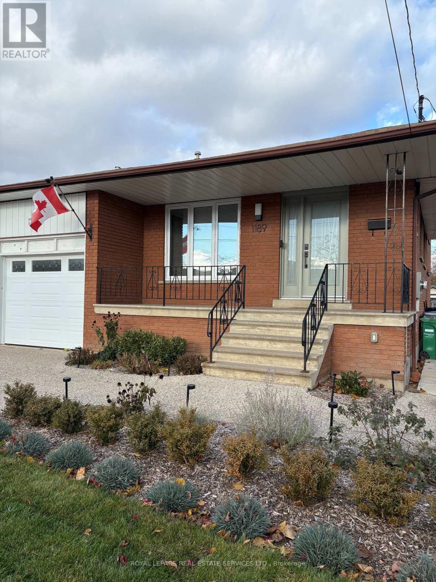 1189 Alexandra Avenue, Mississauga, Ontario  L5E 2A4 - Photo 2 - W12559266