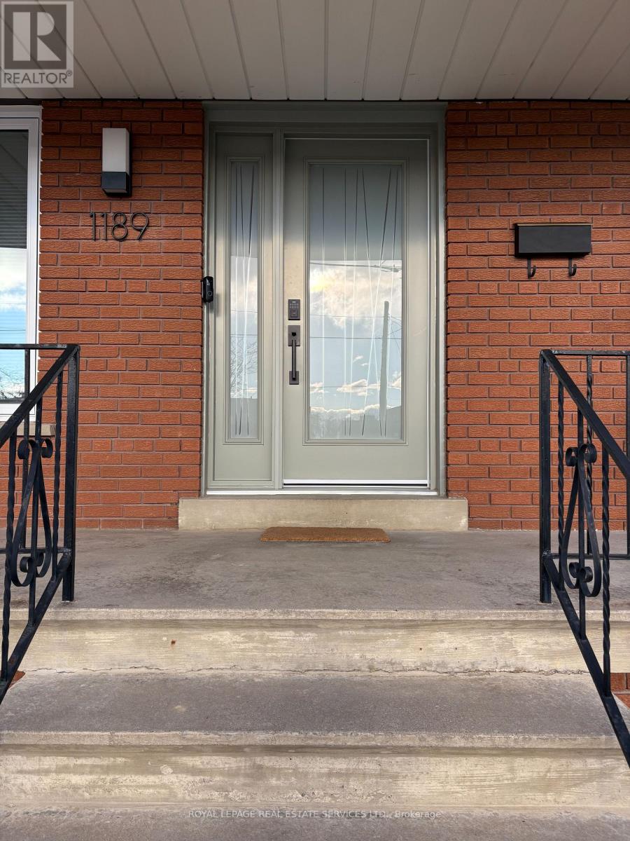 1189 Alexandra Avenue, Mississauga, Ontario  L5E 2A4 - Photo 3 - W12559266