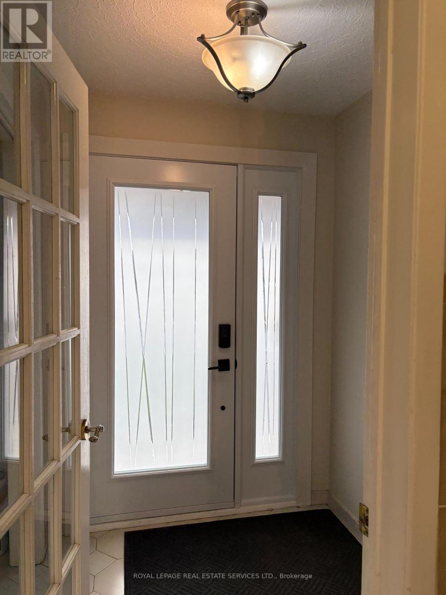 1189 Alexandra Avenue, Mississauga, Ontario  L5E 2A4 - Photo 4 - W12559266