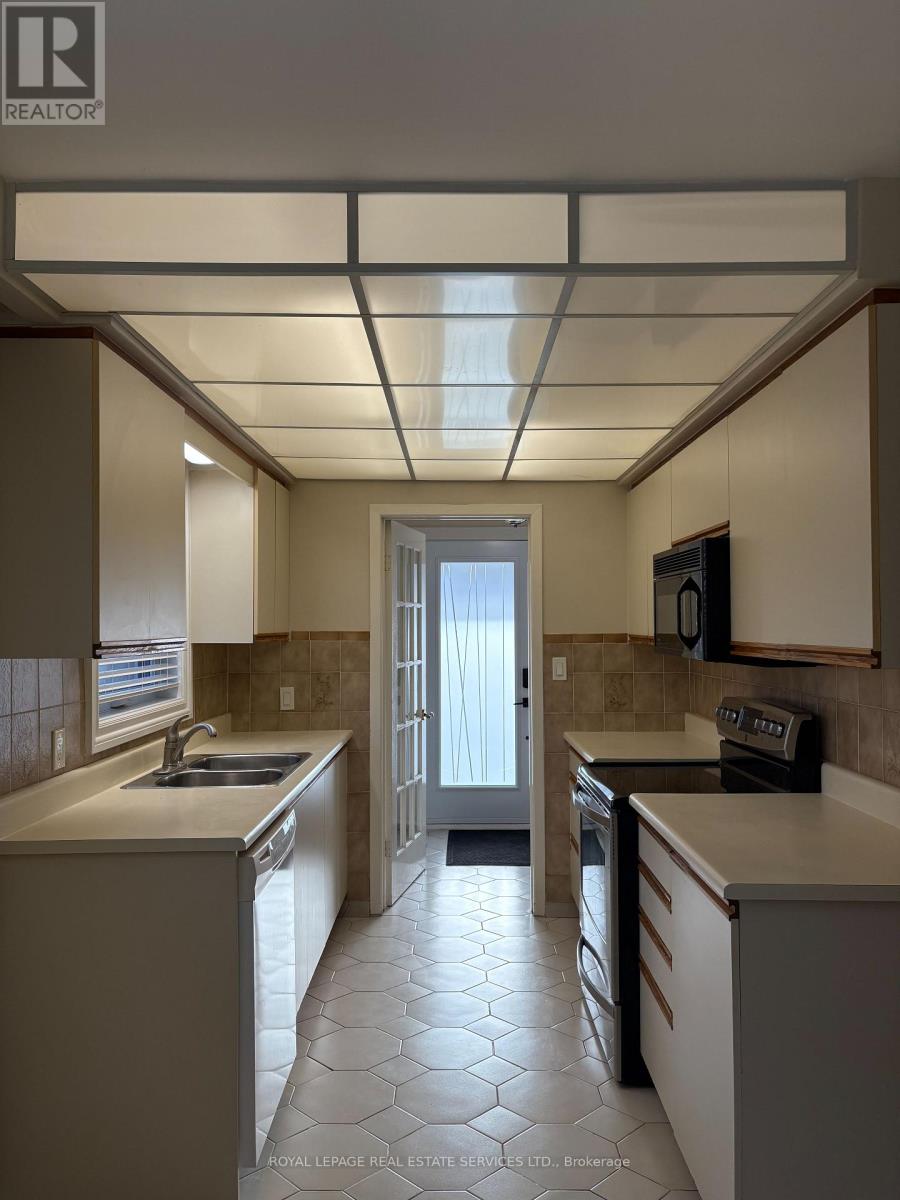 1189 Alexandra Avenue, Mississauga, Ontario  L5E 2A4 - Photo 5 - W12559266