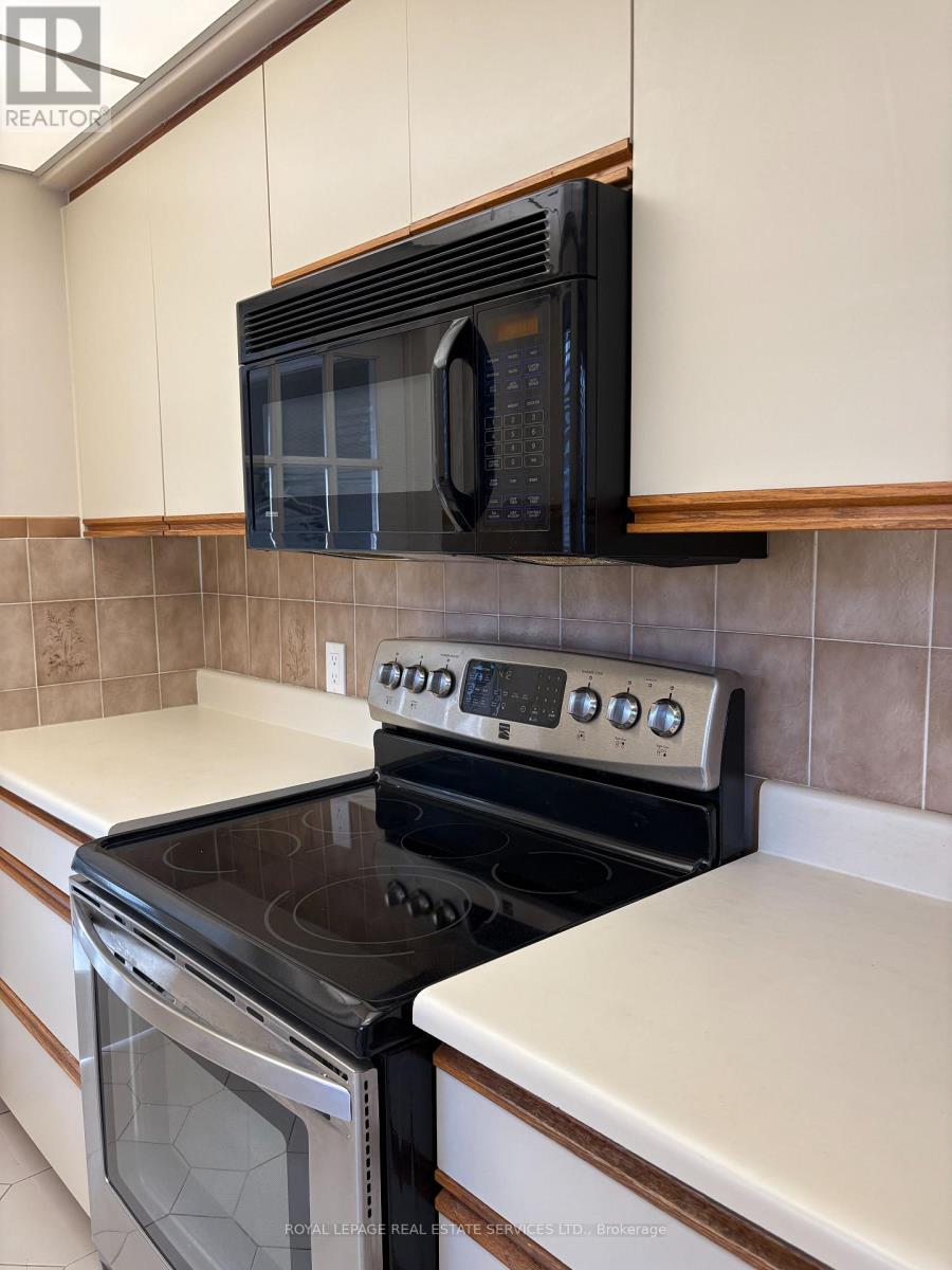 1189 Alexandra Avenue, Mississauga, Ontario  L5E 2A4 - Photo 6 - W12559266