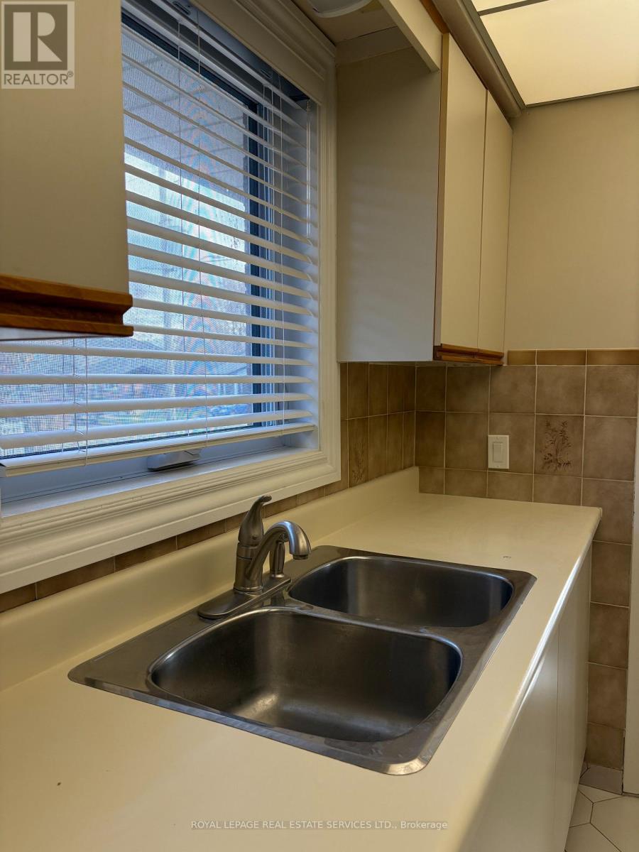 1189 Alexandra Avenue, Mississauga, Ontario  L5E 2A4 - Photo 7 - W12559266