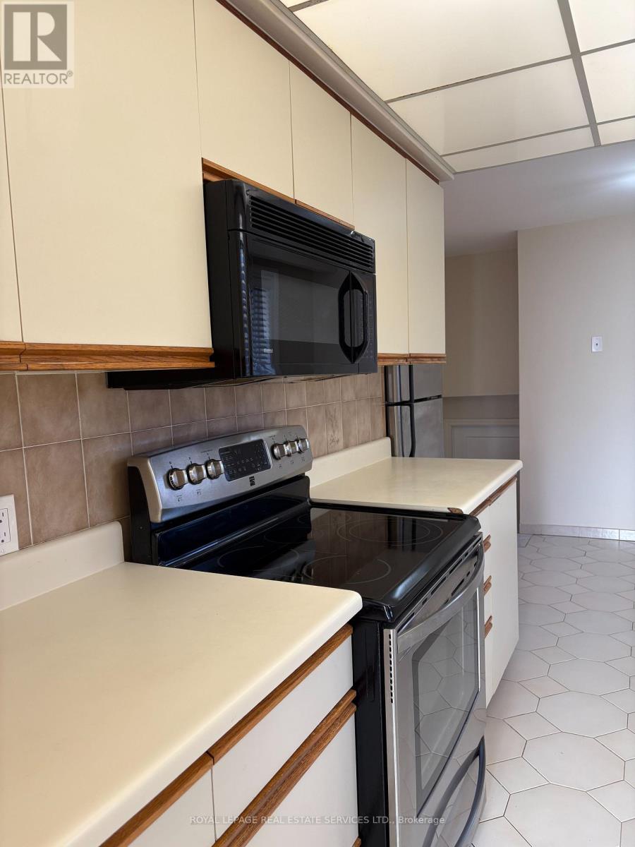 1189 Alexandra Avenue, Mississauga, Ontario  L5E 2A4 - Photo 8 - W12559266