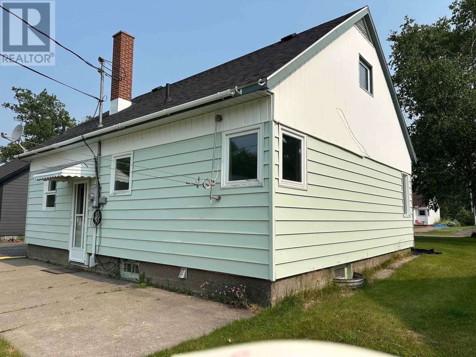 18 Elizabeth Ave, Terrace Bay, Ontario  P0T 2W0 - Photo 3 - TB252159