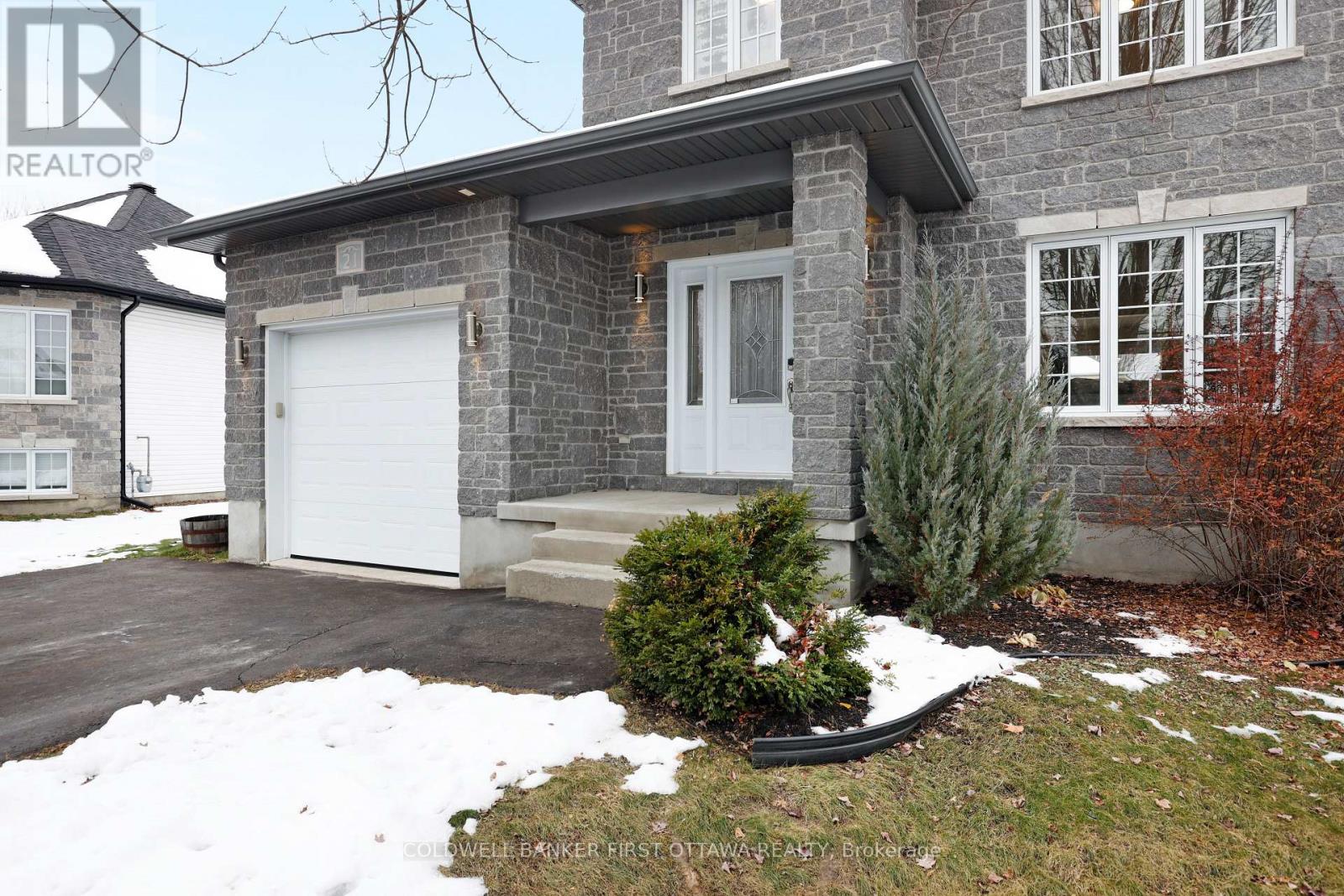 21 Constantineau Street, The Nation, Ontario  K0A 2M0 - Photo 2 - X12559346