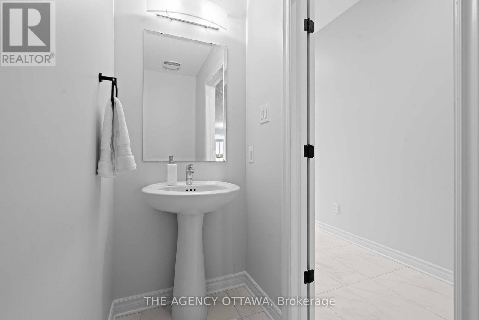 1150 Cope Drive, Ottawa, Ontario  K2S 3C6 - Photo 6 - X12559510