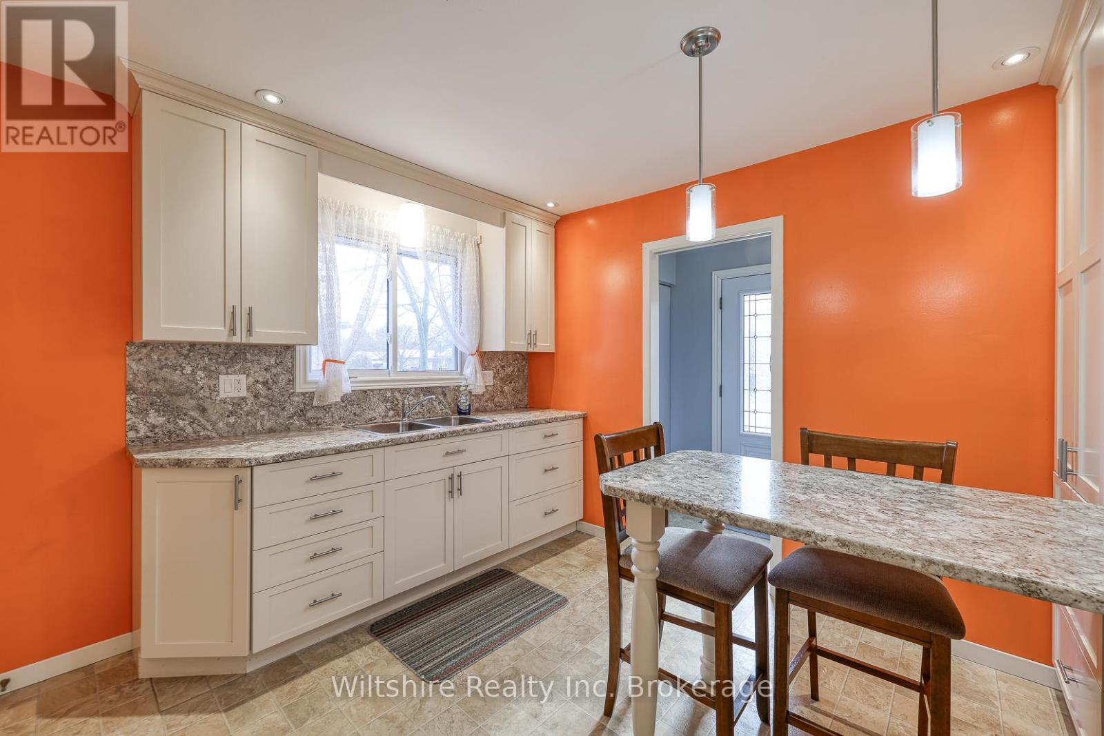 22 Centennial Avenue, Tillsonburg, Ontario  N4G 4R6 - Photo 11 - X12559404