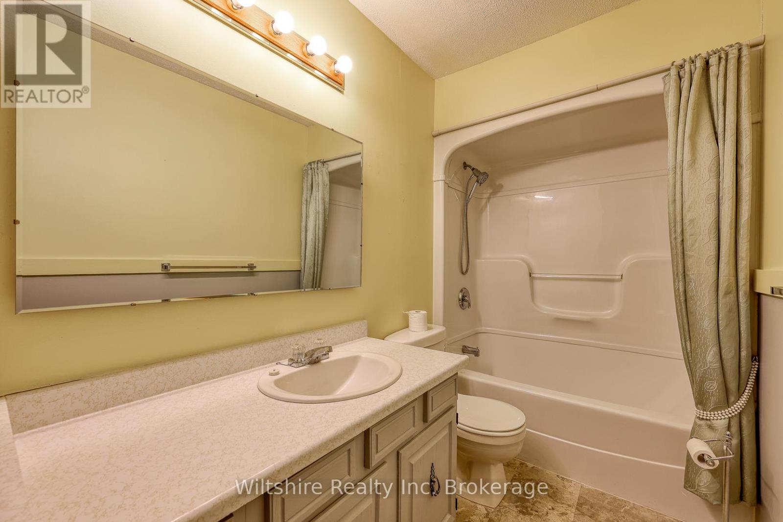 22 Centennial Avenue, Tillsonburg, Ontario  N4G 4R6 - Photo 16 - X12559404