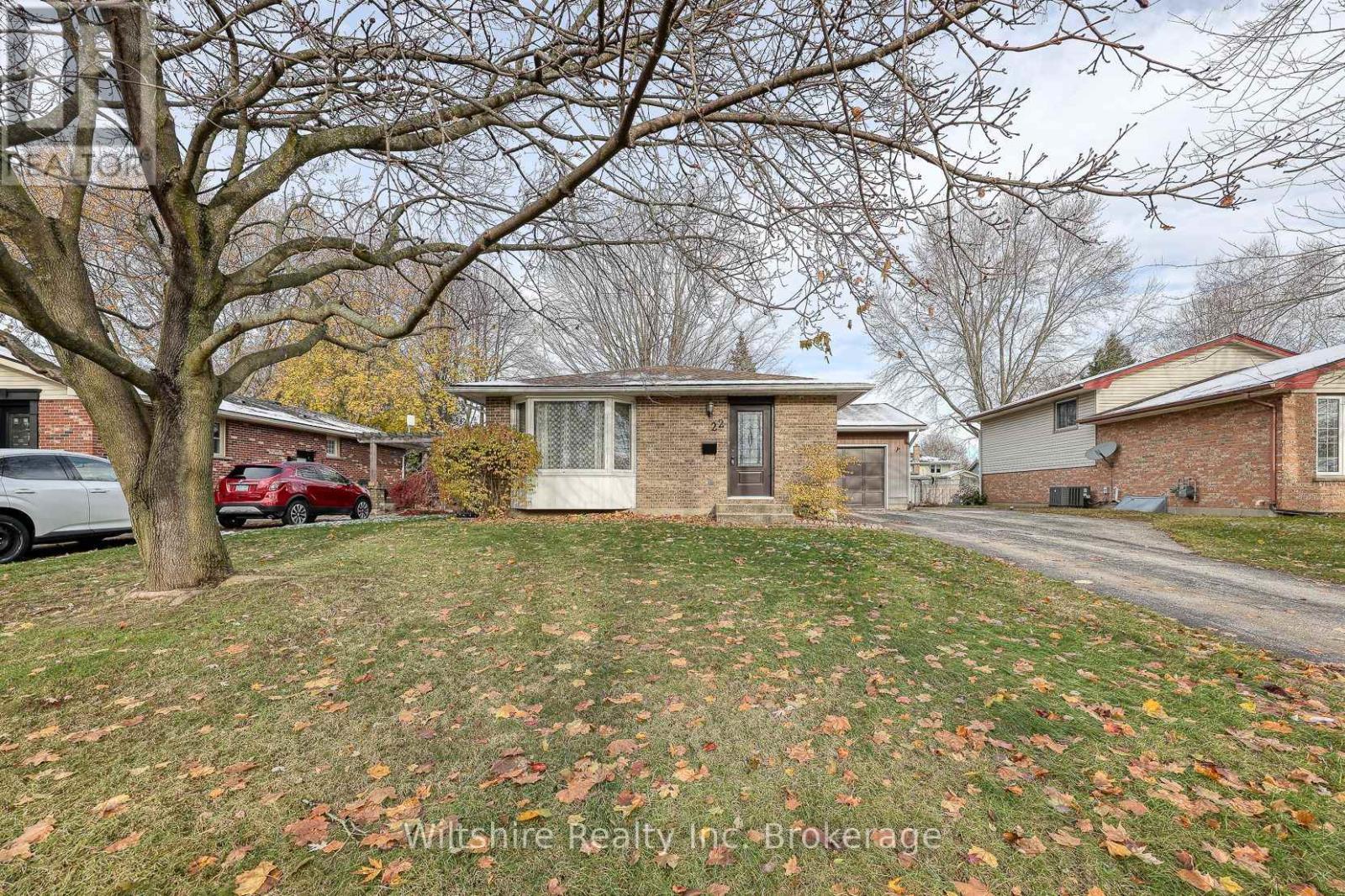 22 Centennial Avenue, Tillsonburg, Ontario  N4G 4R6 - Photo 3 - X12559404